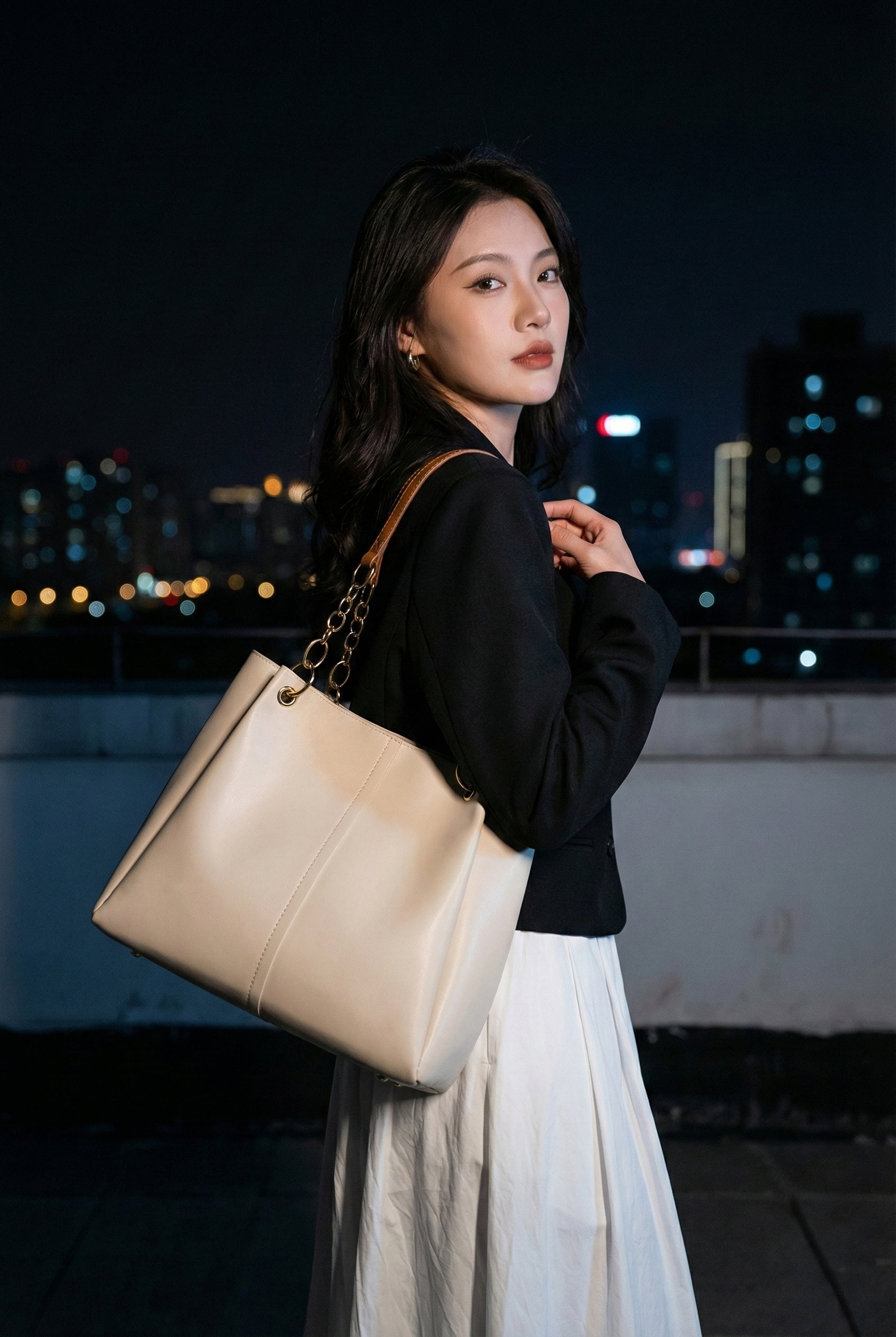 Luxury Women’s Tote Handbag with Gold Chain Straps – Premium Everyday Shoulder Bag - AMANISHE STUDIO